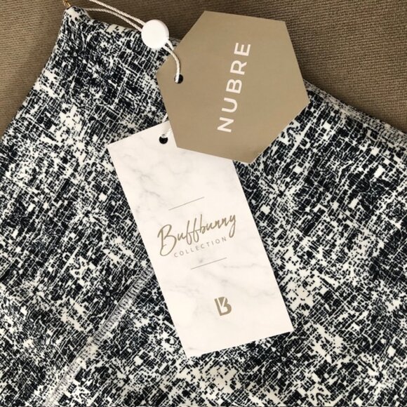 New Buffbunny Collective Shorts, Black and White Print, Size Small / 2.5" Inseam - Picture 2 of 9